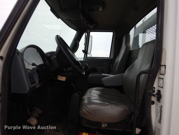 image for item HU9992 2006 International 4200  dump truck