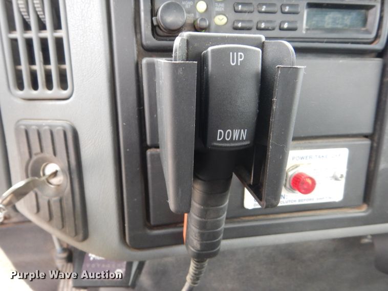 image for item HU9992 2006 International 4200  dump truck