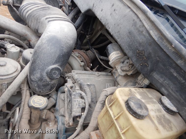 image for item HU9992 2006 International 4200  dump truck