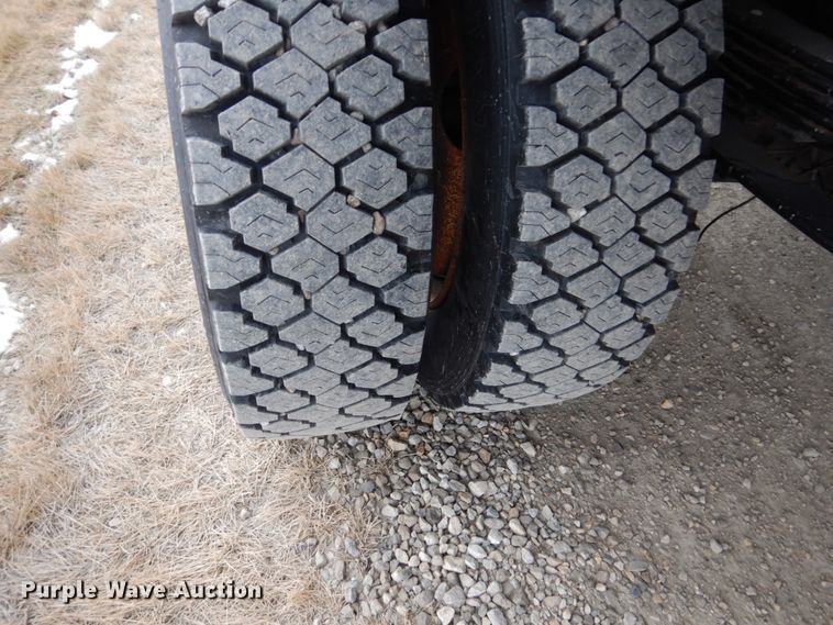 image for item HU9992 2006 International 4200  dump truck