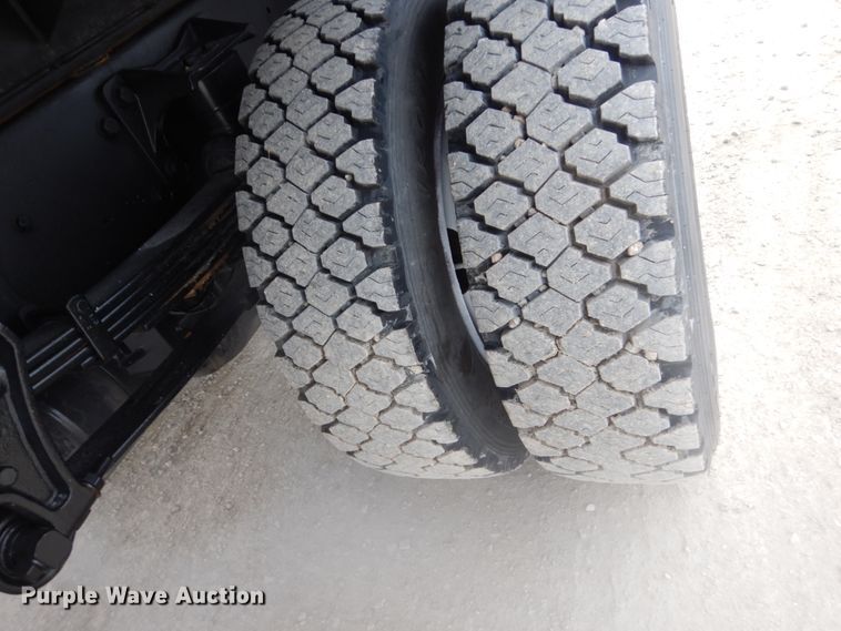 image for item HU9992 2006 International 4200  dump truck