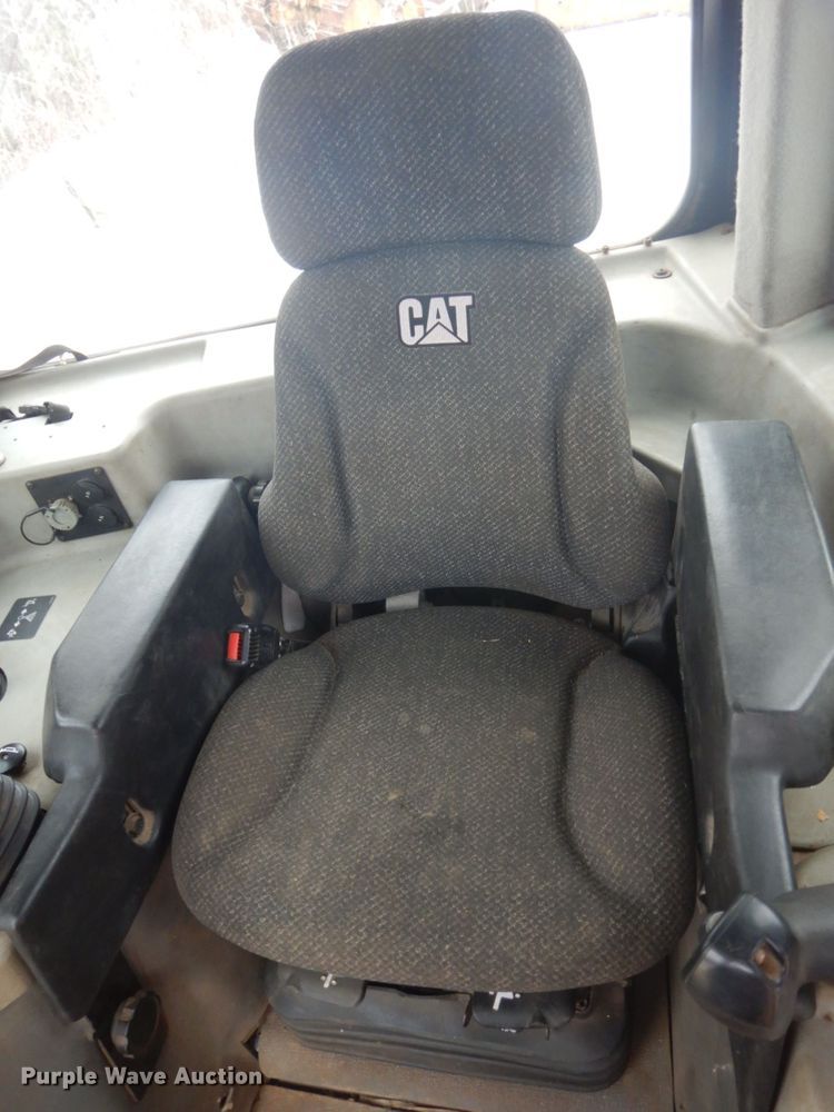 image for item HU9998 2014 Caterpillar D6T LGP  dozer