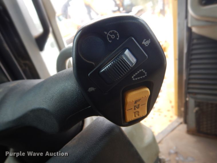 image for item HU9998 2014 Caterpillar D6T LGP  dozer