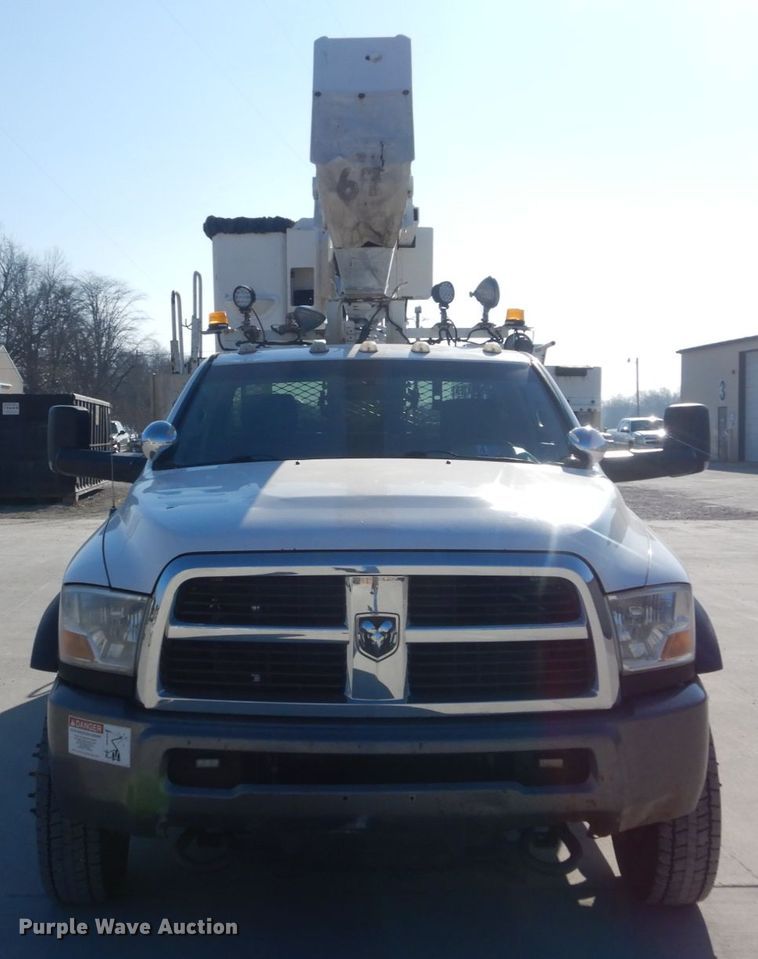 image for item HV9580 2011 Dodge Ram 5500  bucket truck