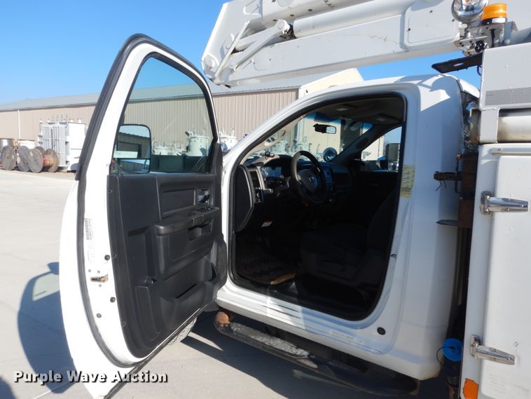 image for item HV9580 2011 Dodge Ram 5500  bucket truck