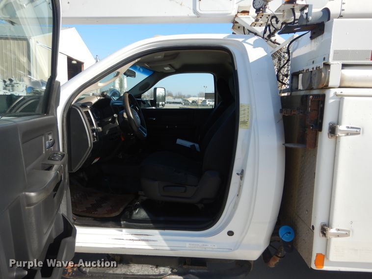 image for item HV9580 2011 Dodge Ram 5500  bucket truck