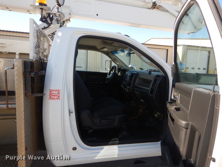 image for item HV9580 2011 Dodge Ram 5500  bucket truck