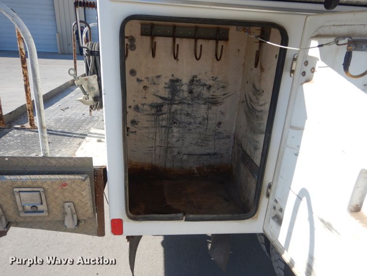 image for item HV9580 2011 Dodge Ram 5500  bucket truck