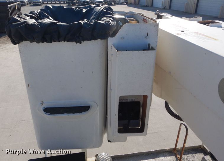 image for item HV9580 2011 Dodge Ram 5500  bucket truck