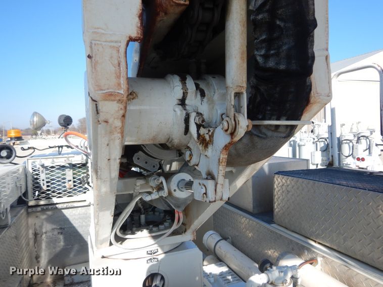 image for item HV9580 2011 Dodge Ram 5500  bucket truck