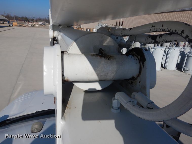 image for item HV9580 2011 Dodge Ram 5500  bucket truck