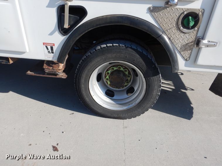 image for item HV9580 2011 Dodge Ram 5500  bucket truck