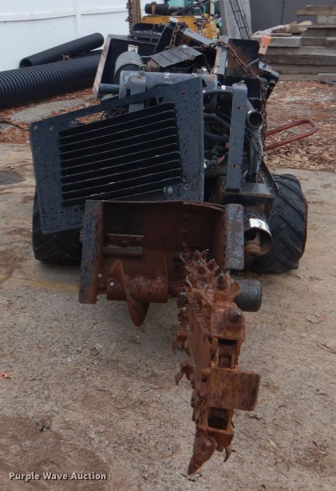image for item HV9604 2001 Ditch Witch 410 SX  trencher