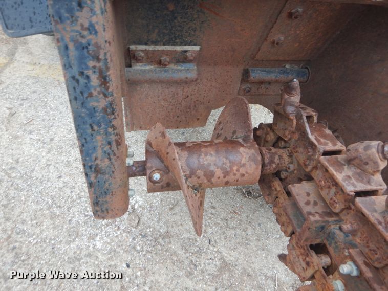 image for item HV9604 2001 Ditch Witch 410 SX  trencher