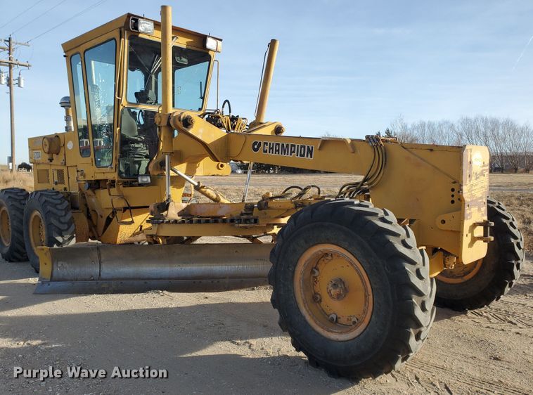 image for item HW9666 1985 Champion 720A  motor grader