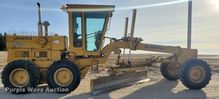 image for item HW9666 1985 Champion 720A  motor grader
