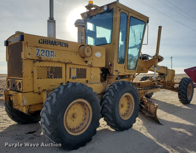 image for item HW9666 1985 Champion 720A  motor grader