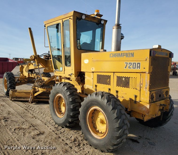 image for item HW9666 1985 Champion 720A  motor grader