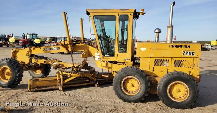 image for item HW9666 1985 Champion 720A  motor grader