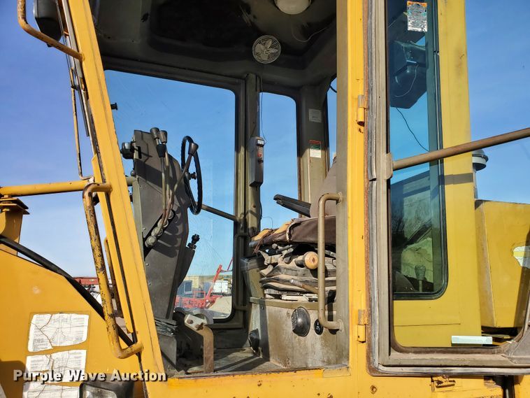 image for item HW9666 1985 Champion 720A  motor grader