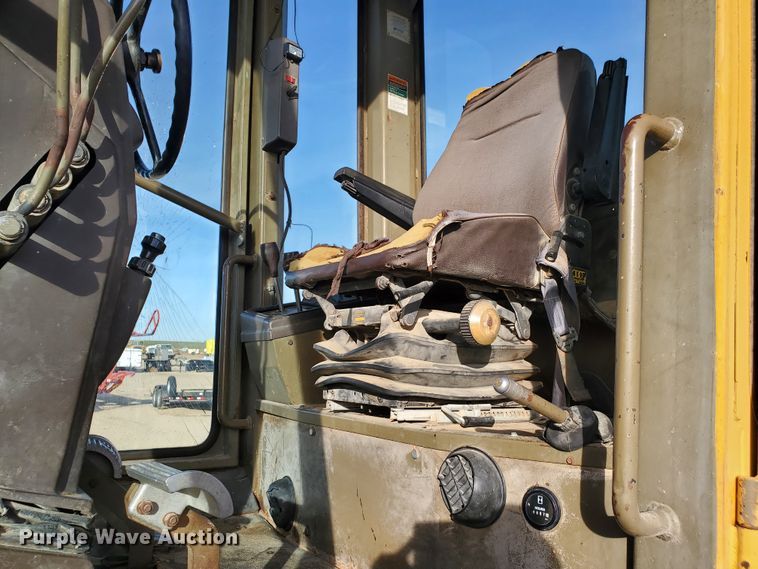 image for item HW9666 1985 Champion 720A  motor grader