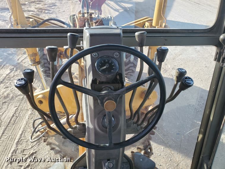 image for item HW9666 1985 Champion 720A  motor grader