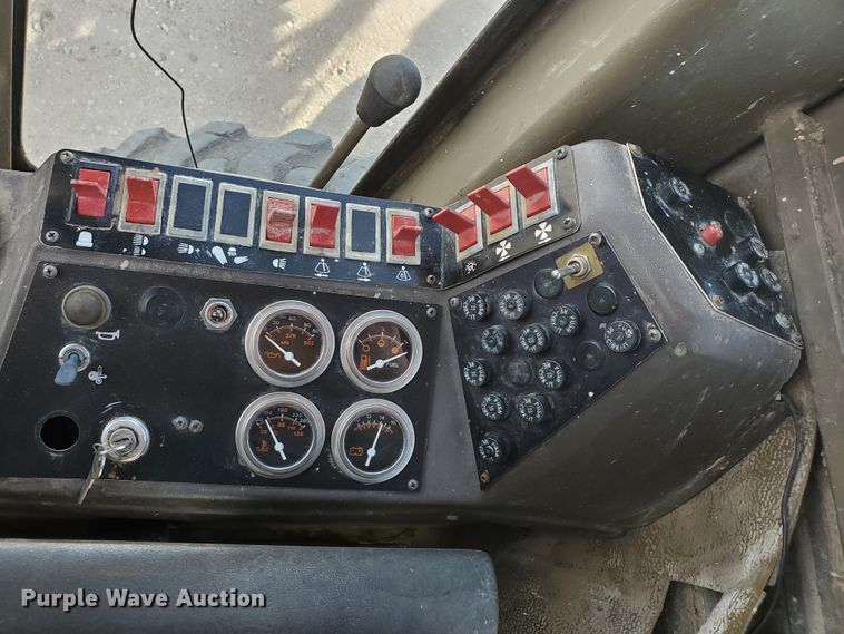 image for item HW9666 1985 Champion 720A  motor grader