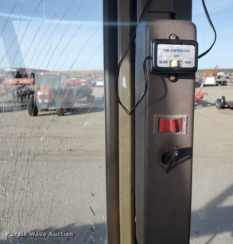 image for item HW9666 1985 Champion 720A  motor grader