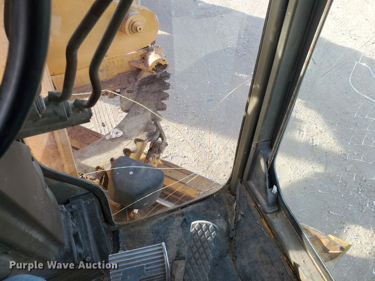 image for item HW9666 1985 Champion 720A  motor grader