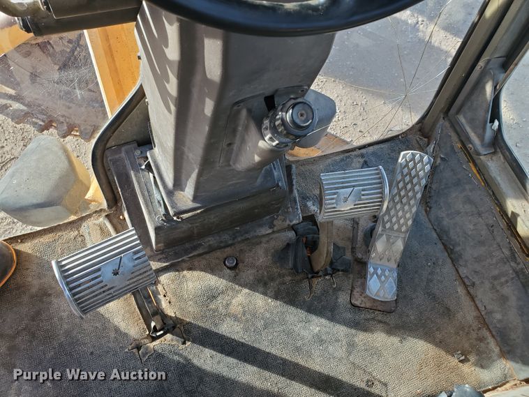 image for item HW9666 1985 Champion 720A  motor grader