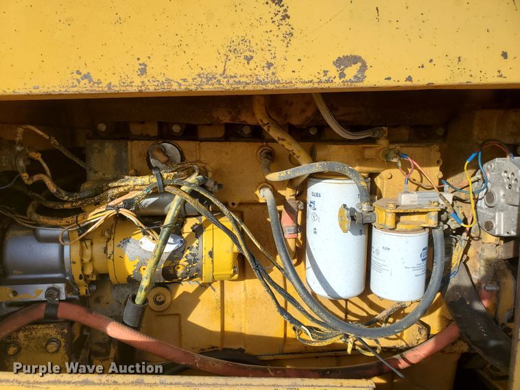 image for item HW9666 1985 Champion 720A  motor grader