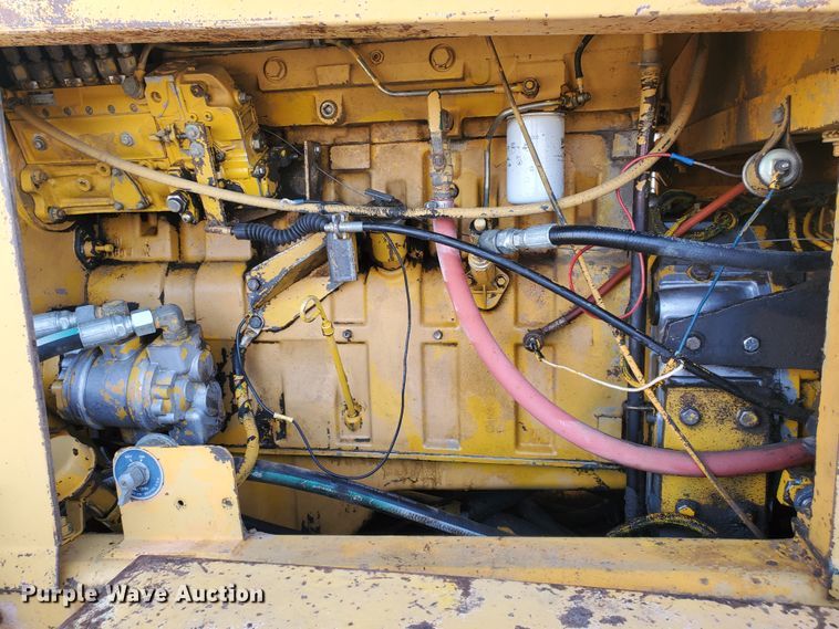 image for item HW9666 1985 Champion 720A  motor grader