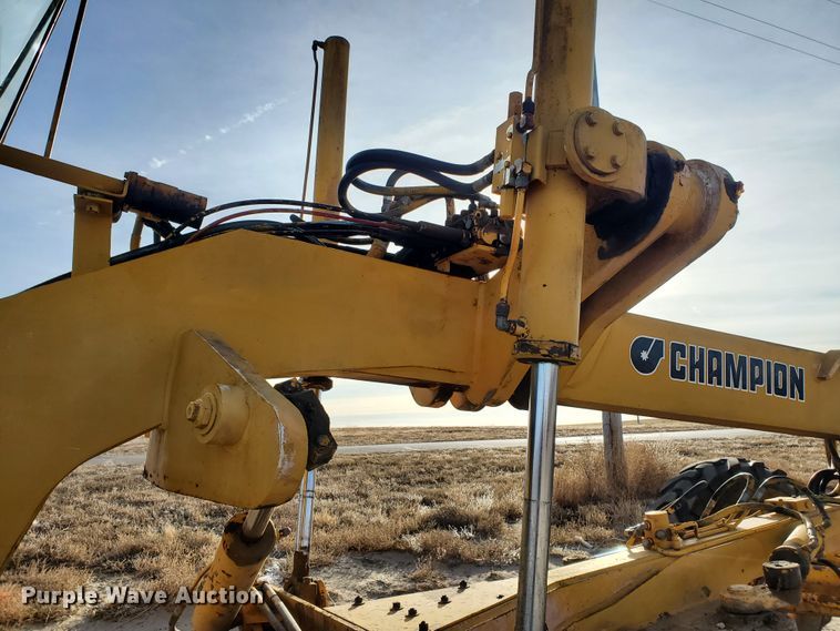 image for item HW9666 1985 Champion 720A  motor grader