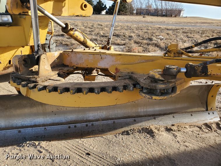 image for item HW9666 1985 Champion 720A  motor grader