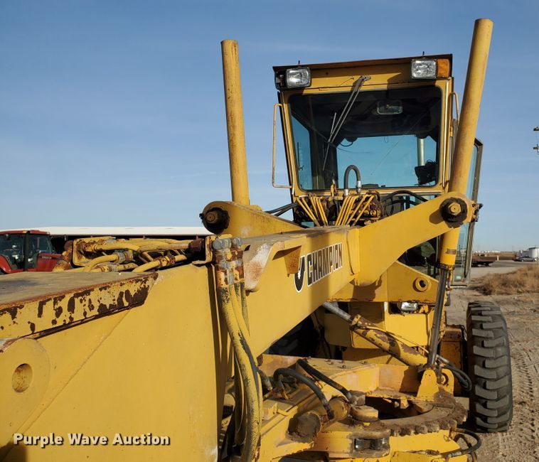 image for item HW9666 1985 Champion 720A  motor grader
