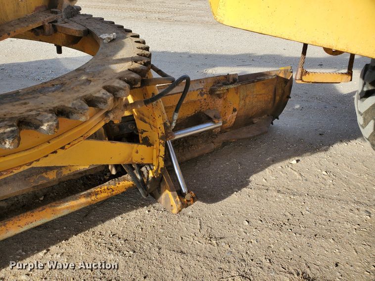 image for item HW9666 1985 Champion 720A  motor grader