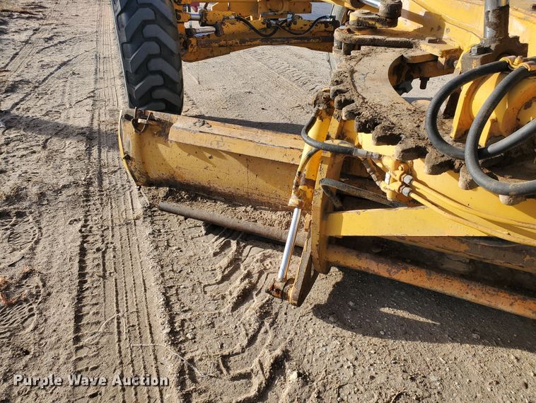 image for item HW9666 1985 Champion 720A  motor grader