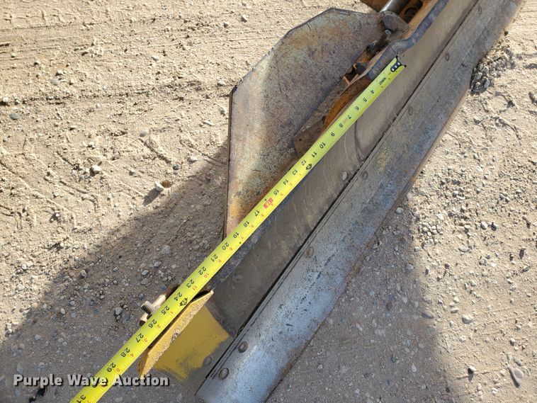 image for item HW9666 1985 Champion 720A  motor grader