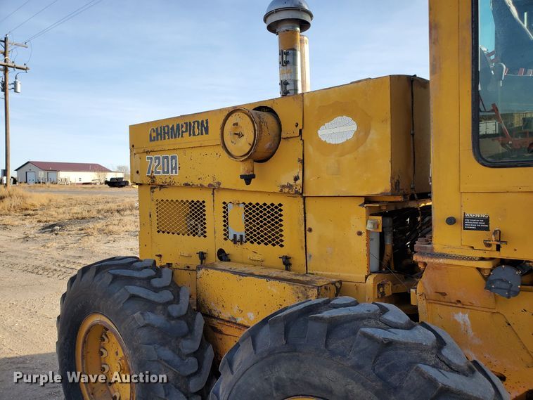 image for item HW9666 1985 Champion 720A  motor grader