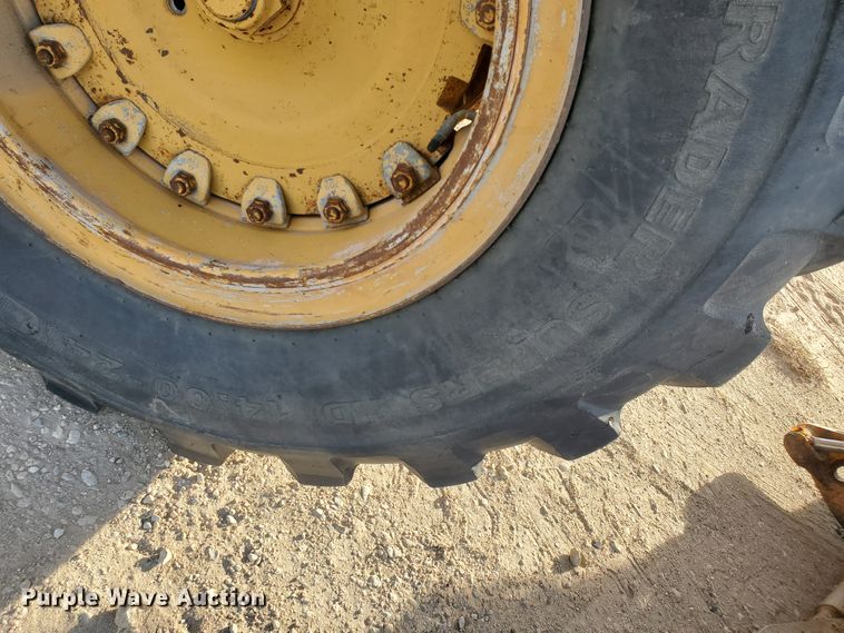 image for item HW9666 1985 Champion 720A  motor grader