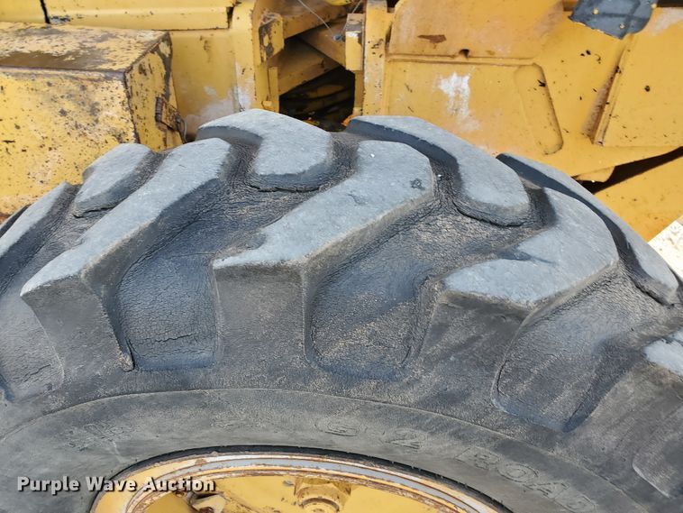 image for item HW9666 1985 Champion 720A  motor grader