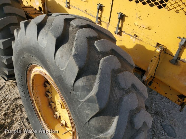 image for item HW9666 1985 Champion 720A  motor grader