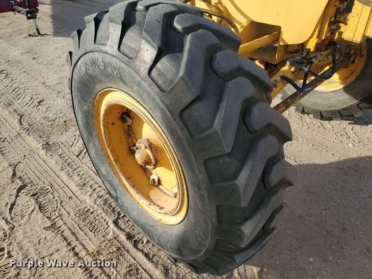 image for item HW9666 1985 Champion 720A  motor grader