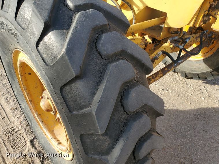 image for item HW9666 1985 Champion 720A  motor grader