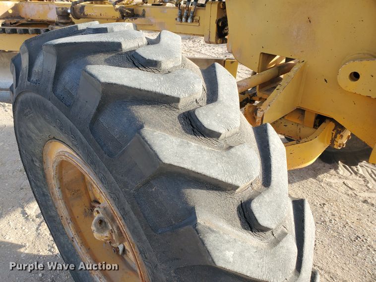 image for item HW9666 1985 Champion 720A  motor grader