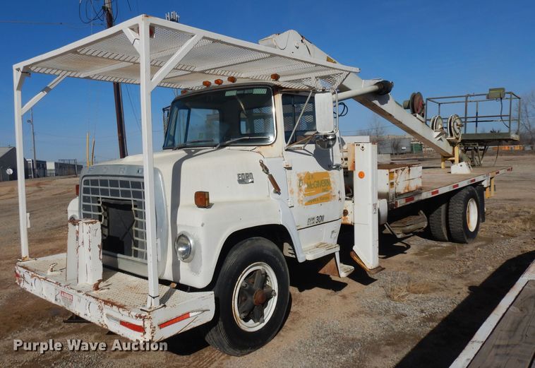 image for item IG9152 1977 Ford 750  bucket truck