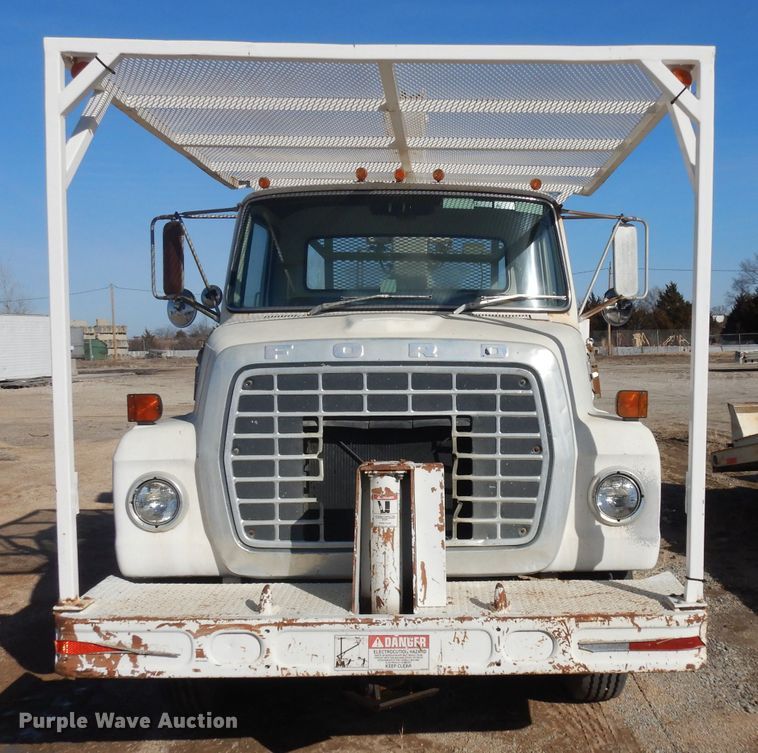 image for item IG9152 1977 Ford 750  bucket truck