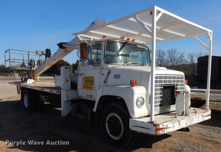 image for item IG9152 1977 Ford 750  bucket truck