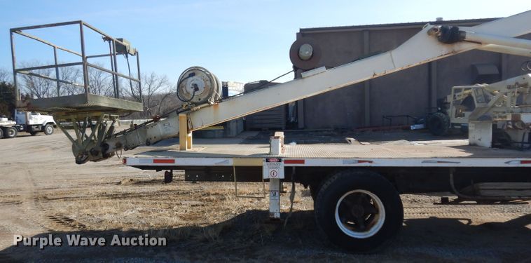 image for item IG9152 1977 Ford 750  bucket truck