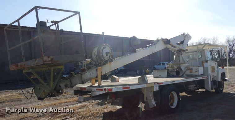 image for item IG9152 1977 Ford 750  bucket truck